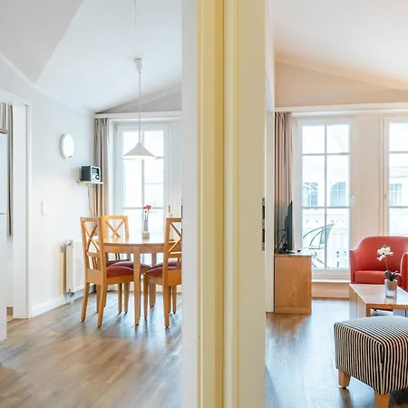 아파트 Geschmackvoll Eingerichtete Mit Grossem Balkon In