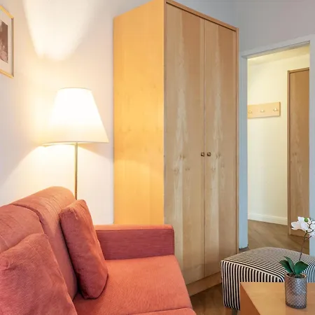 Geschmackvoll Eingerichtete Mit Grossem Balkon In Apartamento *