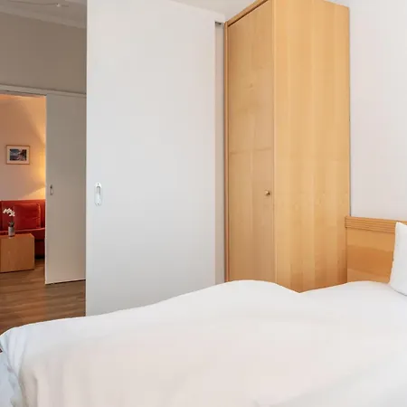Geschmackvoll Eingerichtete Mit Grossem Balkon In *