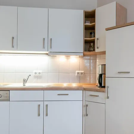 Geschmackvoll Eingerichtete Mit Grossem Balkon In *