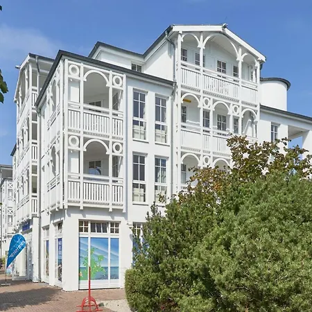 아파트 Geschmackvoll Eingerichtete Mit Grossem Balkon In *