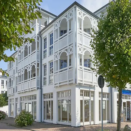 Geschmackvoll Eingerichtete Mit Grossem Balkon In *